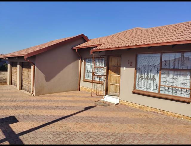3 BEDROOM HOUSE FOR SALE IN TLHABANE WEST